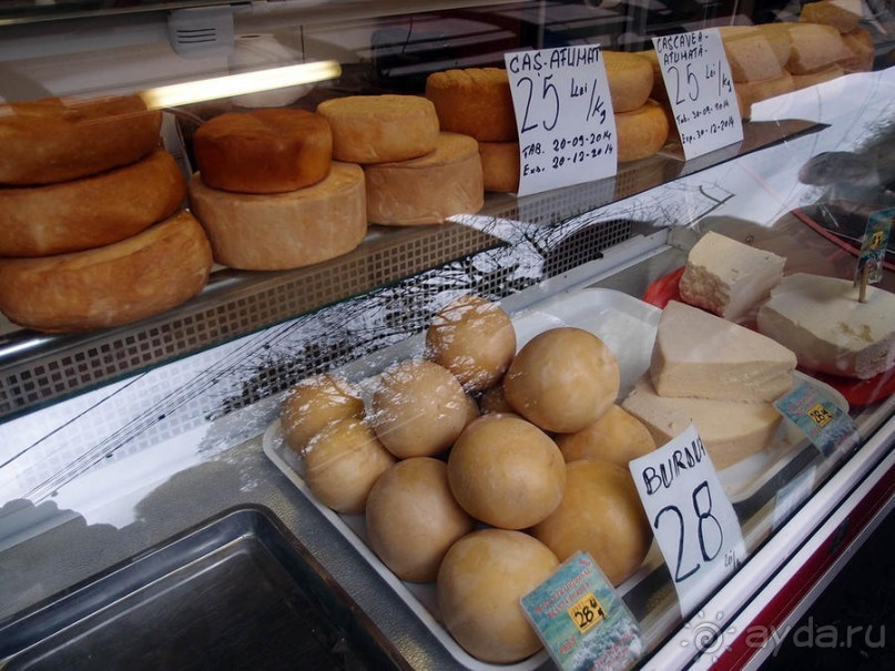 О вампирах — с юмором, о величествах — шепотом