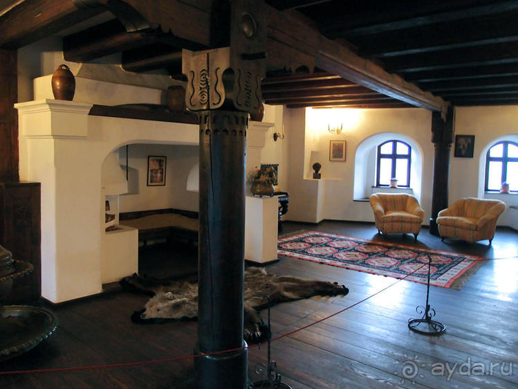 О вампирах — с юмором, о величествах — шепотом