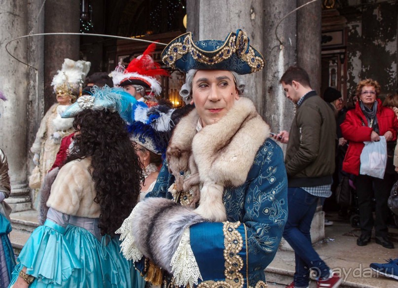 Альбом отзыва "Эти маски... (Венеция)"