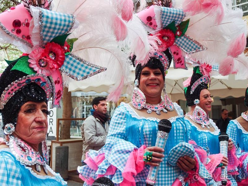 Обычный, хоть и столичный