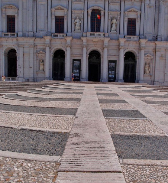 Грандиозная Мафра