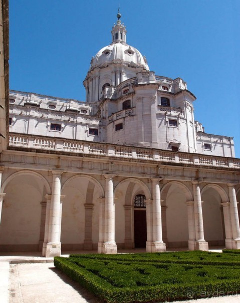 Грандиозная Мафра