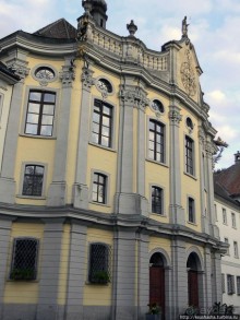 Альбом отзыва "Развлечения и злоключения в окрестностях Тодмоса"