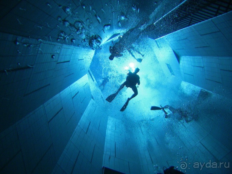 Необычные бассейны мира