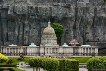 Выгляни в окно — там целый мир!