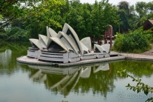 Выгляни в окно — там целый мир!