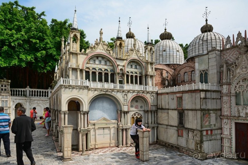 Выгляни в окно — там целый мир!