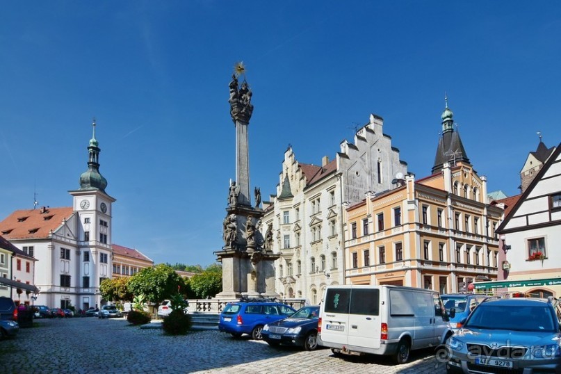 Локет-городок, ни низок, ни высок...