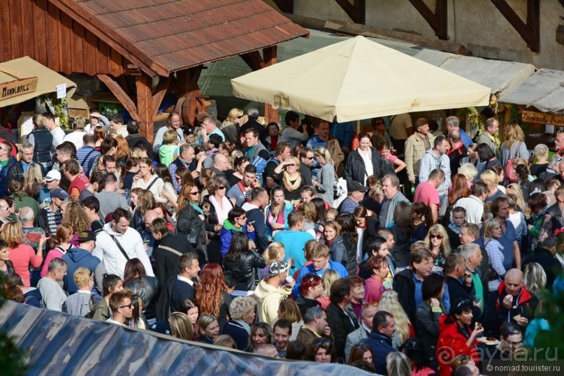 Локет-городок, ни низок, ни высок...