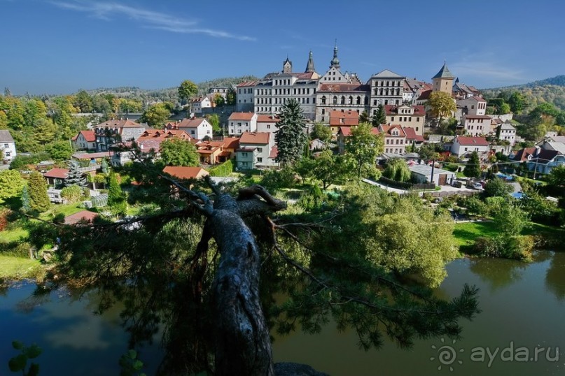 Локет-городок, ни низок, ни высок...