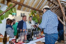 Локет-городок, ни низок, ни высок...