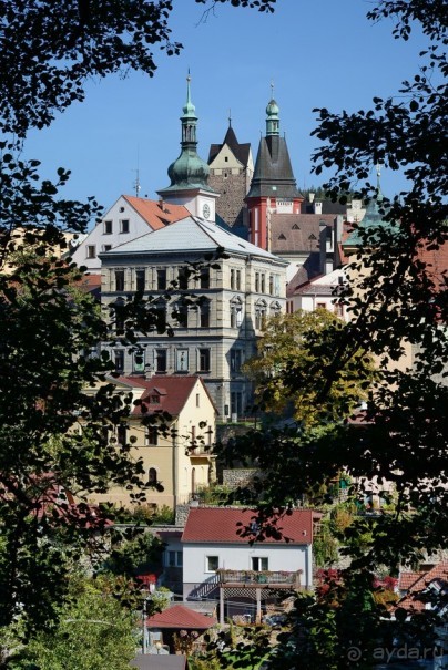 Локет-городок, ни низок, ни высок...