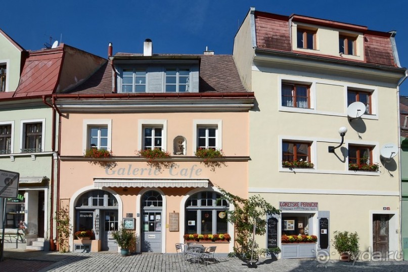 Локет-городок, ни низок, ни высок...