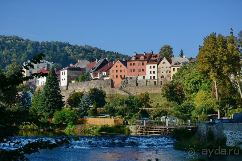 Локет-городок, ни низок, ни высок...