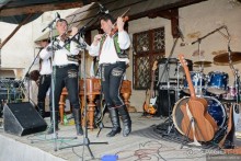 Локет-городок, ни низок, ни высок...