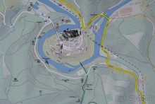 Локет-городок, ни низок, ни высок...