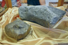 Локет-городок, ни низок, ни высок...