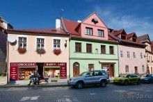 Локет-городок, ни низок, ни высок...