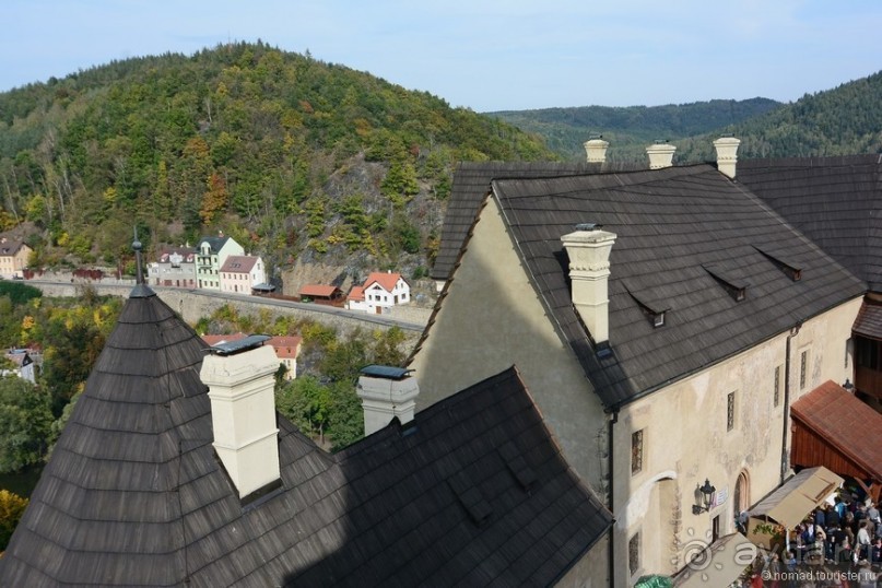 Локет-городок, ни низок, ни высок...