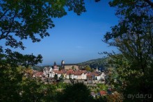 Локет-городок, ни низок, ни высок...