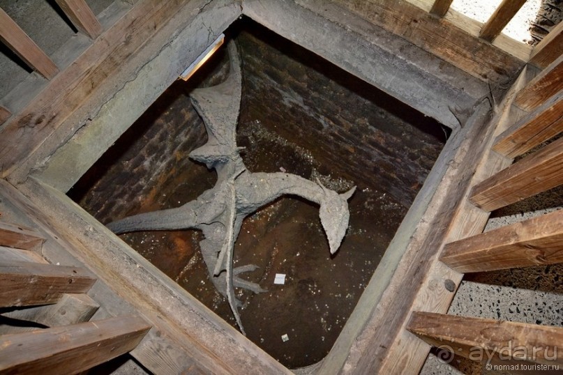 Локет-городок, ни низок, ни высок...