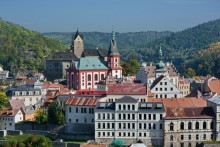 Локет-городок, ни низок, ни высок...