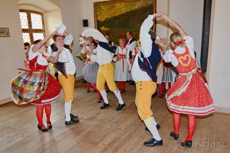 Локет-городок, ни низок, ни высок...