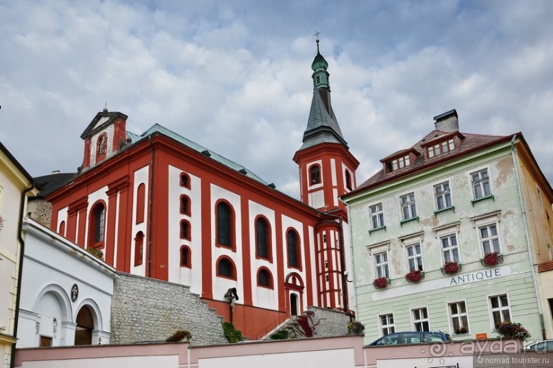 Локет-городок, ни низок, ни высок...