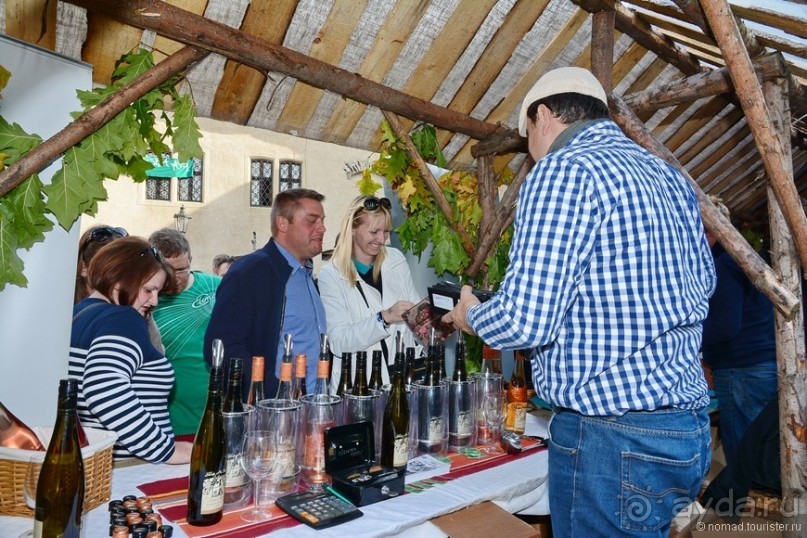 Локет-городок, ни низок, ни высок...