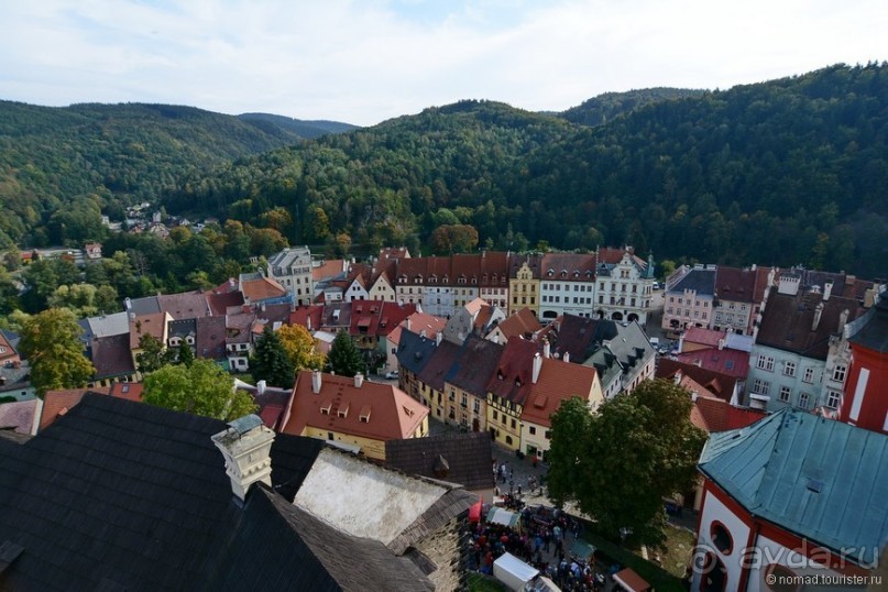 Локет-городок, ни низок, ни высок...