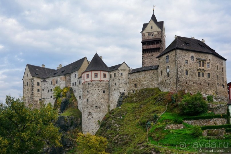 Локет-городок, ни низок, ни высок...