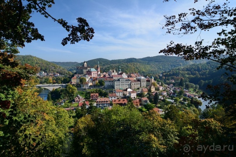 Локет-городок, ни низок, ни высок...