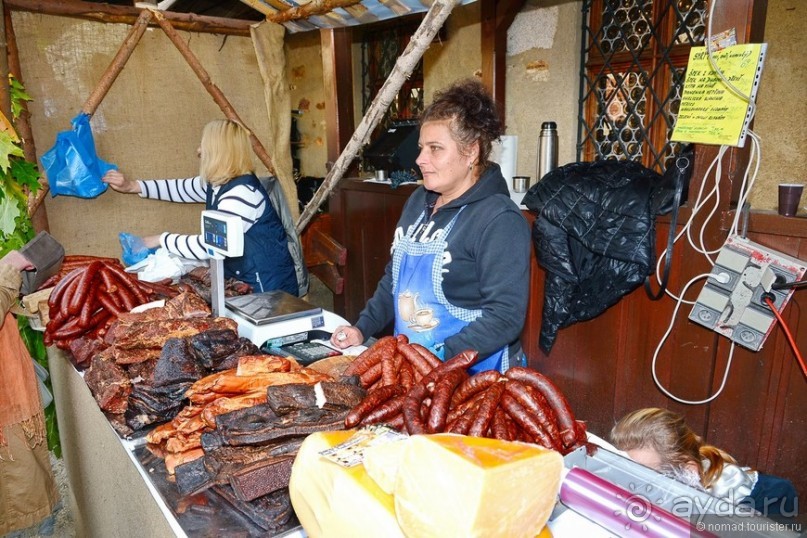 Локет-городок, ни низок, ни высок...
