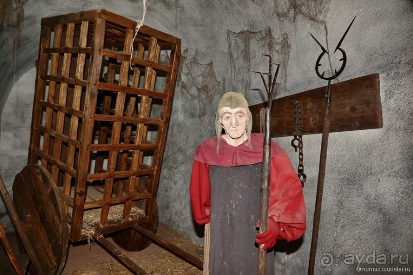 Локет-городок, ни низок, ни высок...