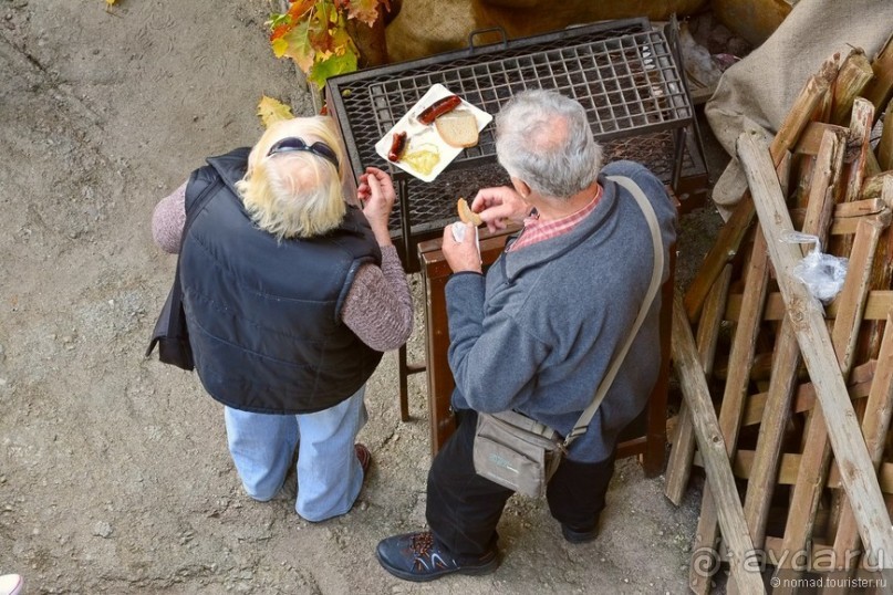 Локет-городок, ни низок, ни высок...