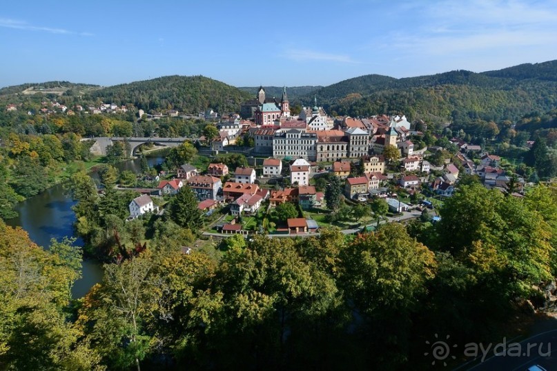 Локет-городок, ни низок, ни высок...