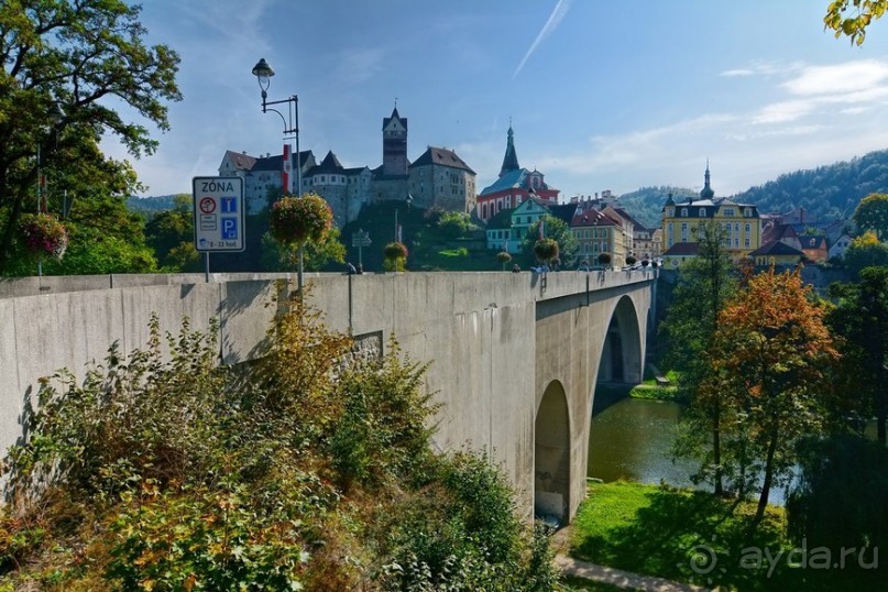 Локет-городок, ни низок, ни высок...