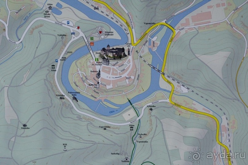 Локет-городок, ни низок, ни высок...