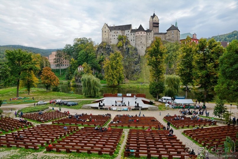 Локет-городок, ни низок, ни высок...