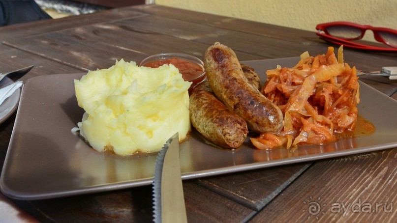 Локет-городок, ни низок, ни высок...