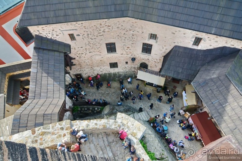 Локет-городок, ни низок, ни высок...