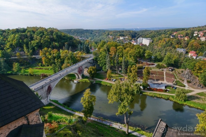 Локет-городок, ни низок, ни высок...