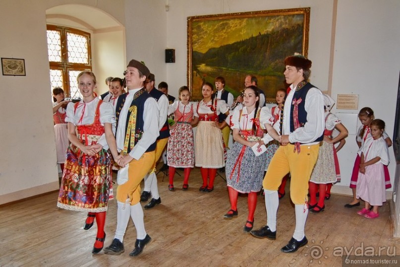 Локет-городок, ни низок, ни высок...