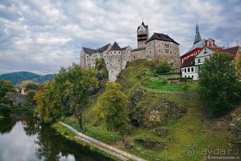 Локет-городок, ни низок, ни высок...