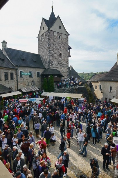 Локет-городок, ни низок, ни высок...