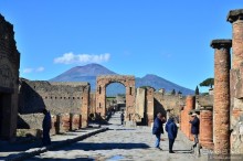 Поехали скорее в древние Помпеи!
