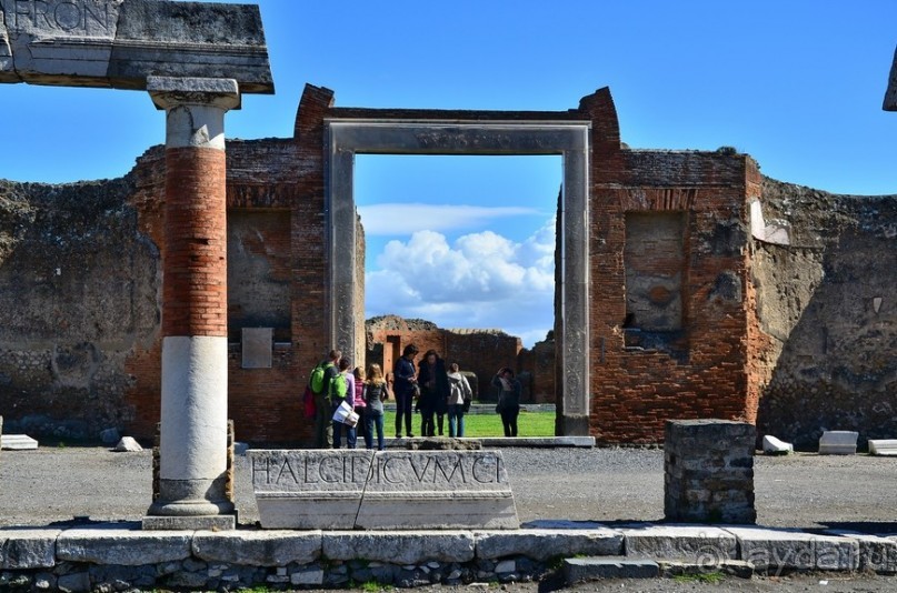 Поехали скорее в древние Помпеи!