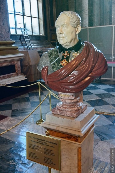 Налетела грусть, что ж пойду пройдусь...