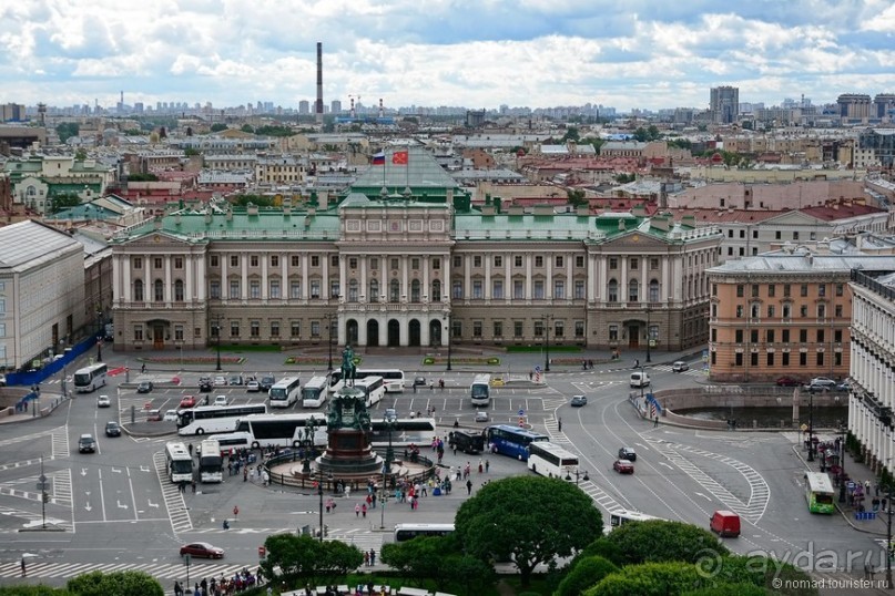 Налетела грусть, что ж пойду пройдусь...