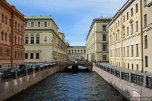 Налетела грусть, что ж пойду пройдусь...